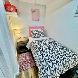 Tiny Private On The 1st Floor With Shared Bathroom Near Seatac Airport And Downtown Homestay Seattle
